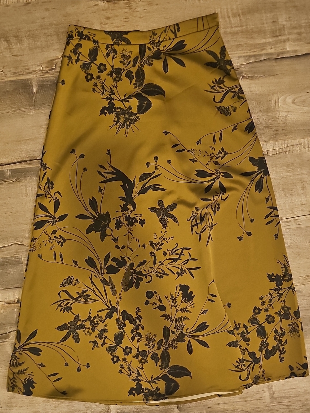 RW&Co. Floral A-Line Midi Skirt in Dark Olive Colour Size 0